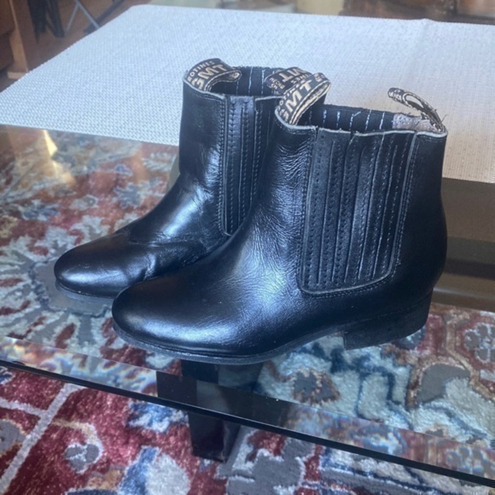 👧🏻🧒🏻 Kids boots in good condition made in Mexico size6,100% percent leather